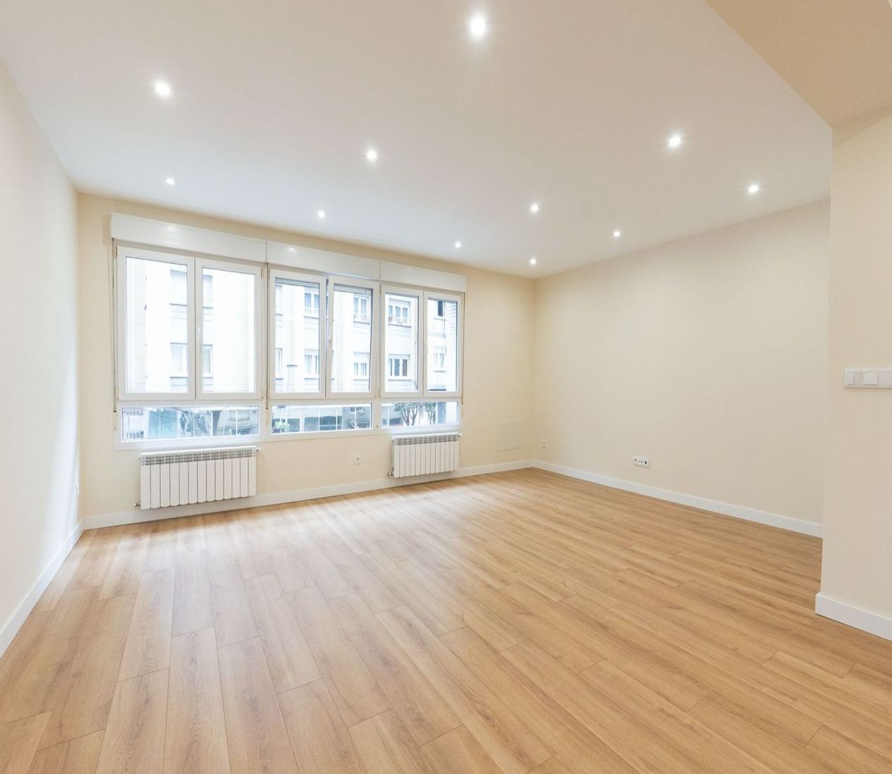 Sala d'estar de Pis en venda en Gijón  amb Calefacció, Terrassa i Forn