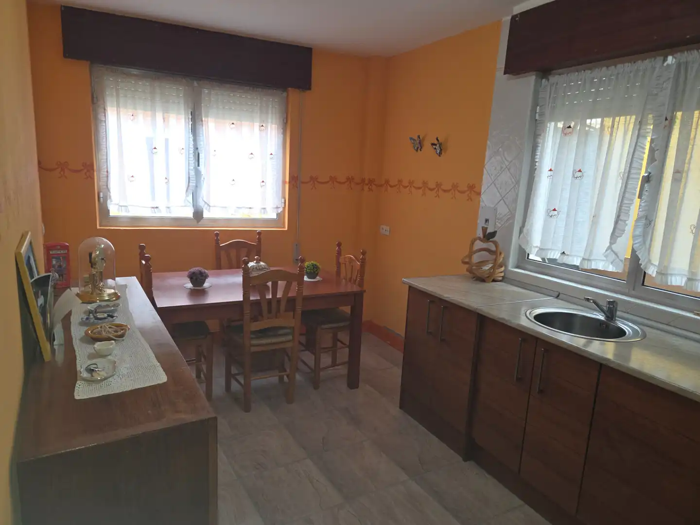 Kitchen of Houses for sale in Meneses de Campos  with Heating, Parquet flooring and Furnished