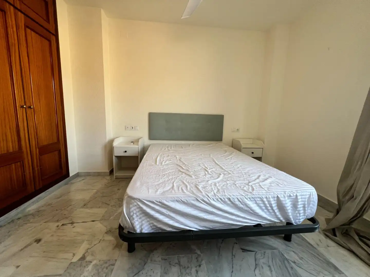 Bedroom of Flat for rent in Granada  with Heating, Terrace and Furnished