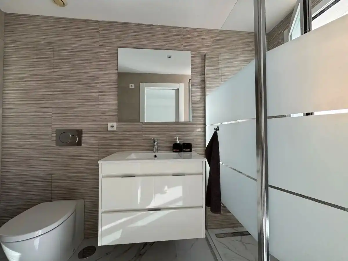 Baño de Casa adosada en venta en Torrevieja con Aire acondicionado, Jardín privado y Amueblado