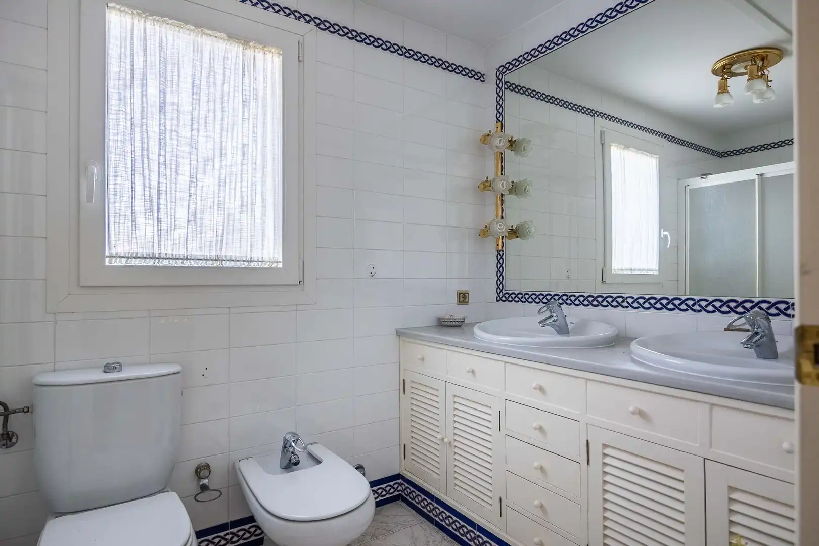Baño de Casa o chalet en venta en Gelves con Jardín privado y Piscina comunitaria