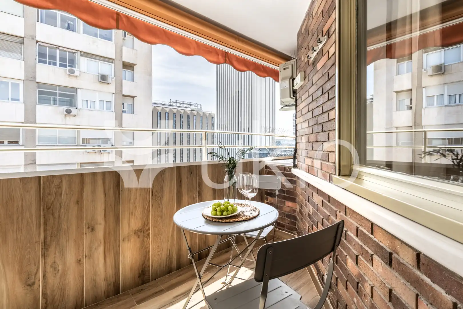 Appartement compact avec terrasse à louer à Calle de Orense