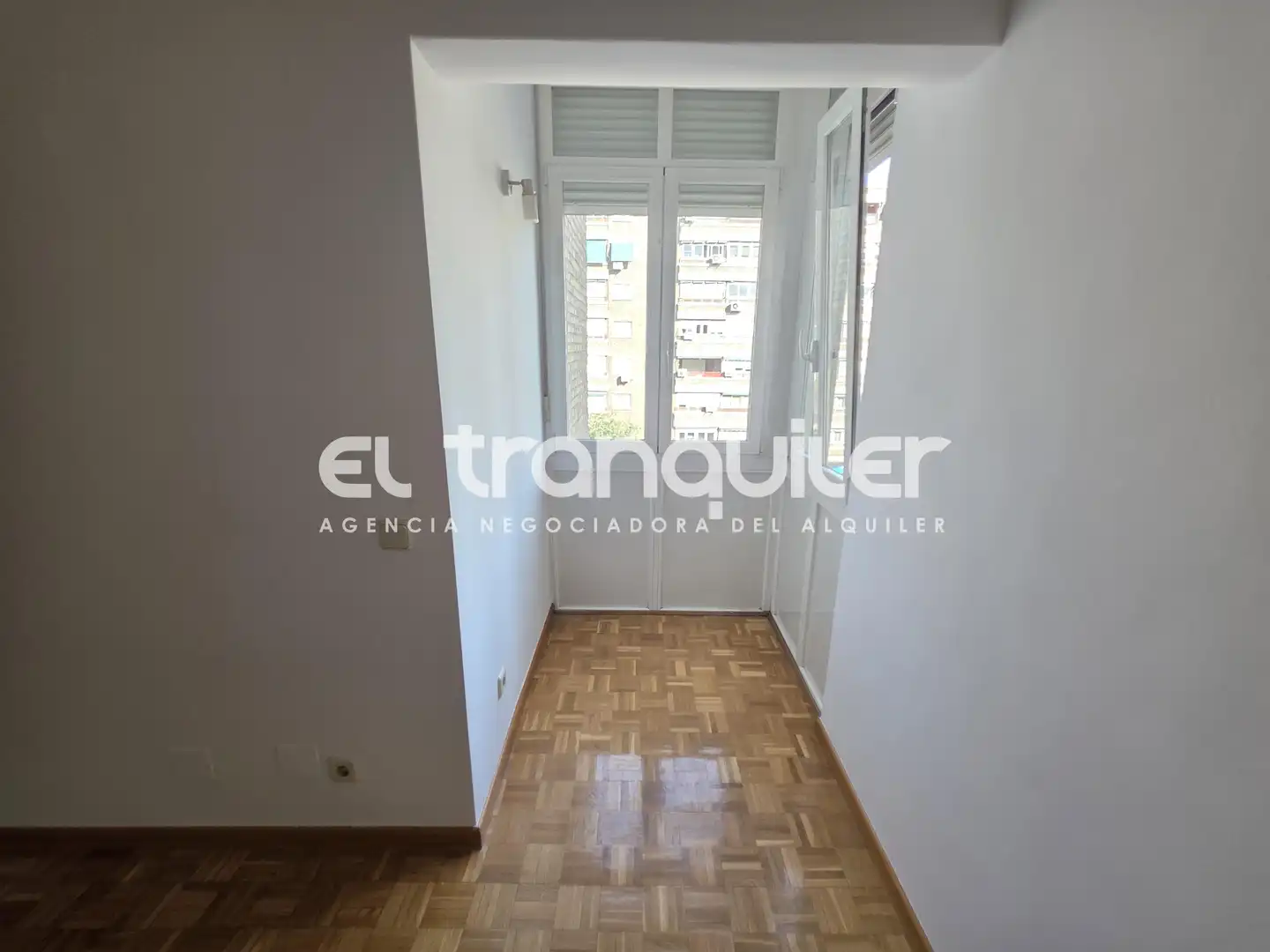 Bedroom of Study for rent in Madrid  with Air Conditioner, Parquet flooring and Washing machine