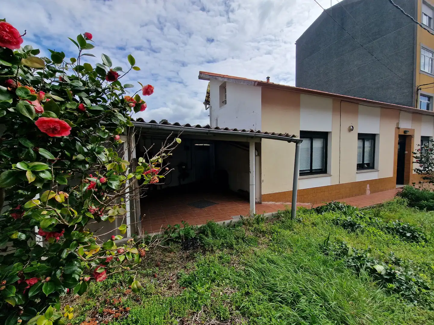 Vista exterior de Casa o xalet en venda en Narón amb Calefacció, Jardí privat i Terrassa