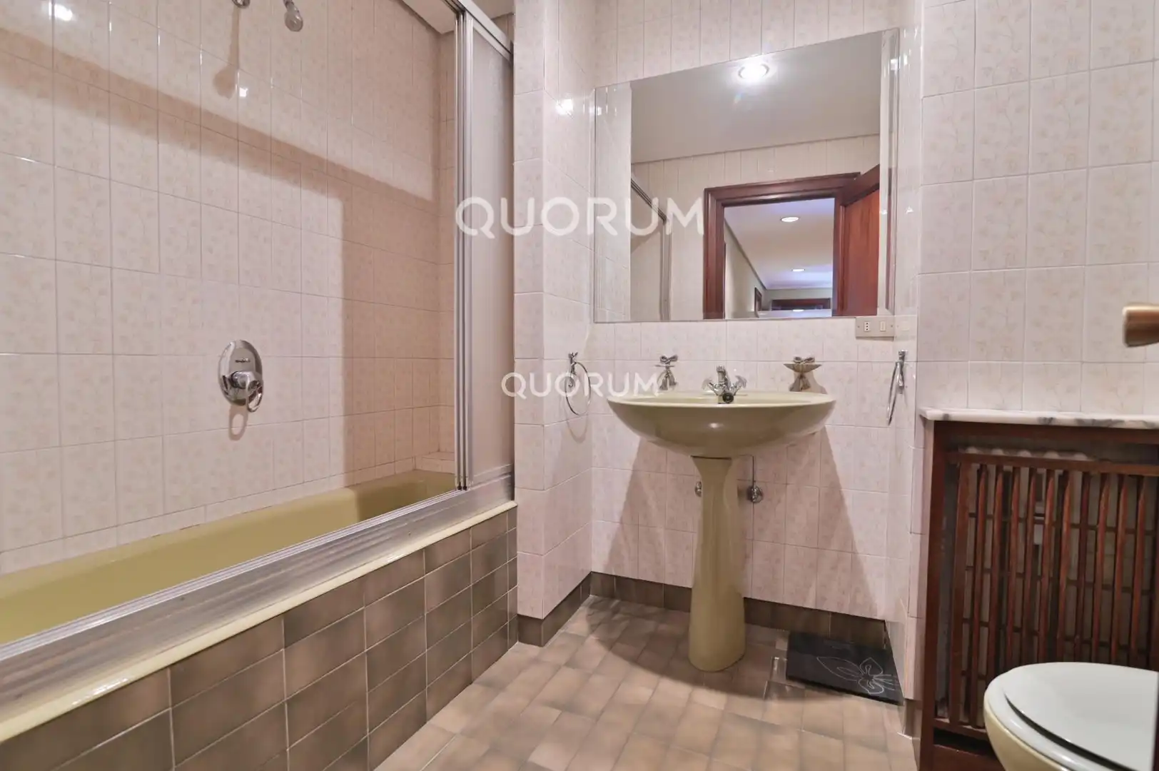 Baño de Piso en venta en Bilbao  con Calefacción y Trastero