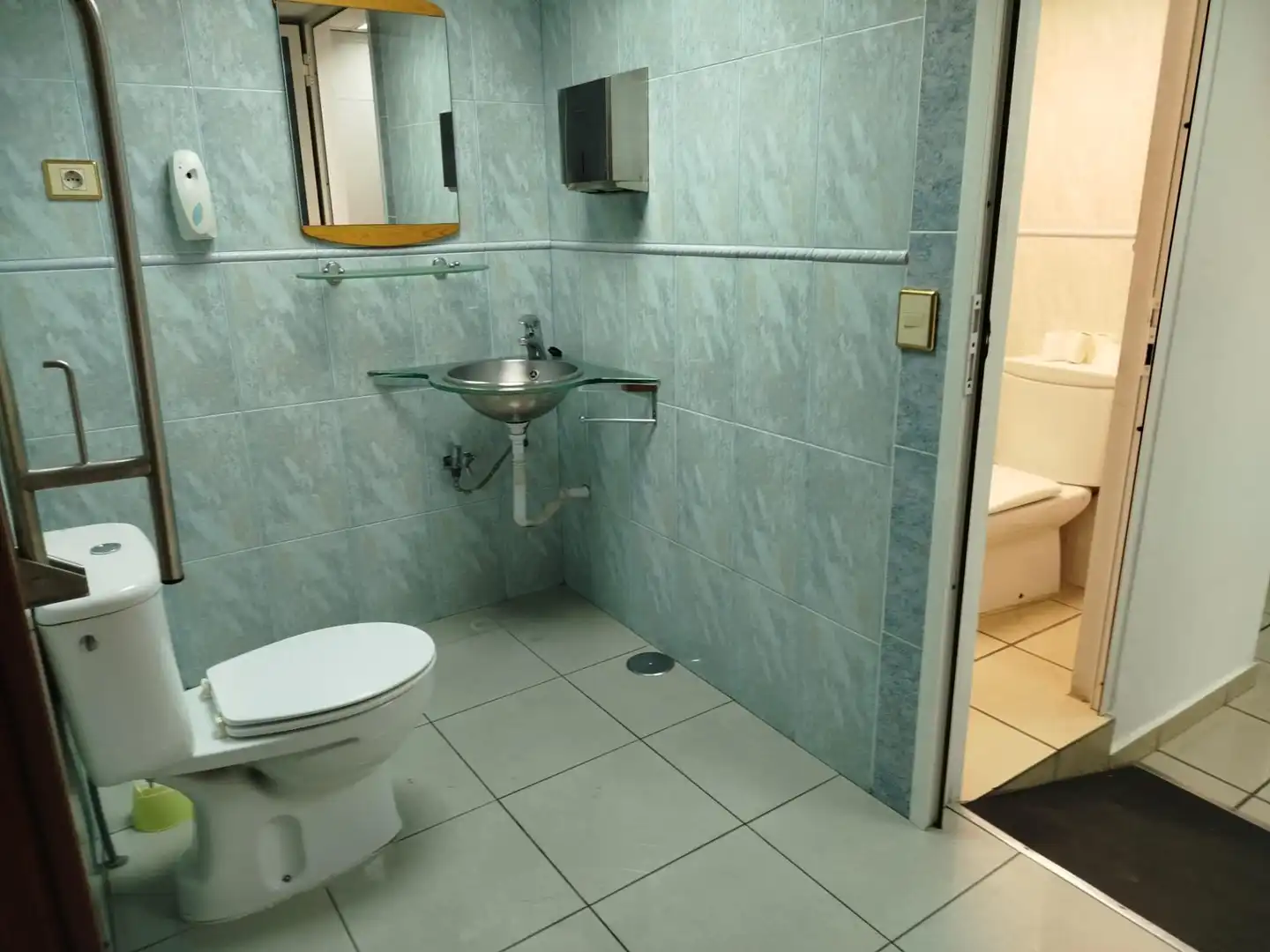 Baño de Local de alquiler en Las Palmas de Gran Canaria con Aire acondicionado
