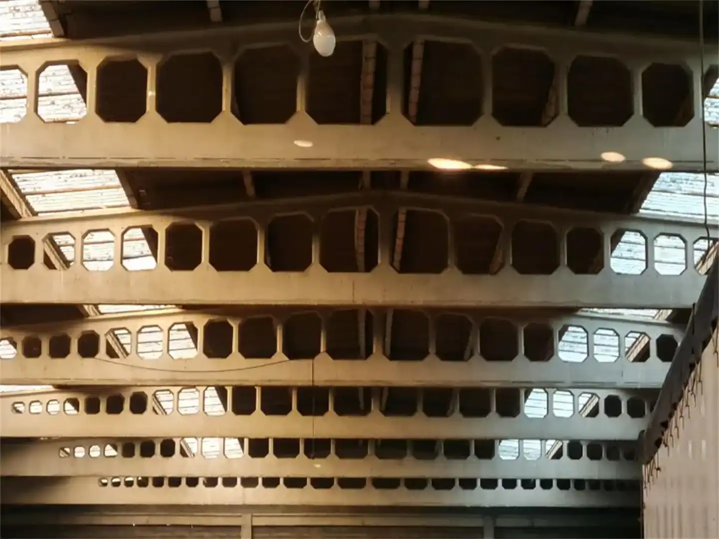 Außenansicht von Fabrikhallen zur Miete in A Estrada 