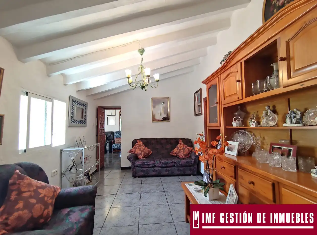 Finca rústica en venta en Canillas de Aceituno con Jardín privado, Terraza y Amueblado