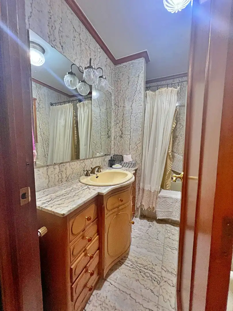 Badezimmer von Wohnung zum Verkauf in Lugo mit Heizung, Parkett und Möbliert