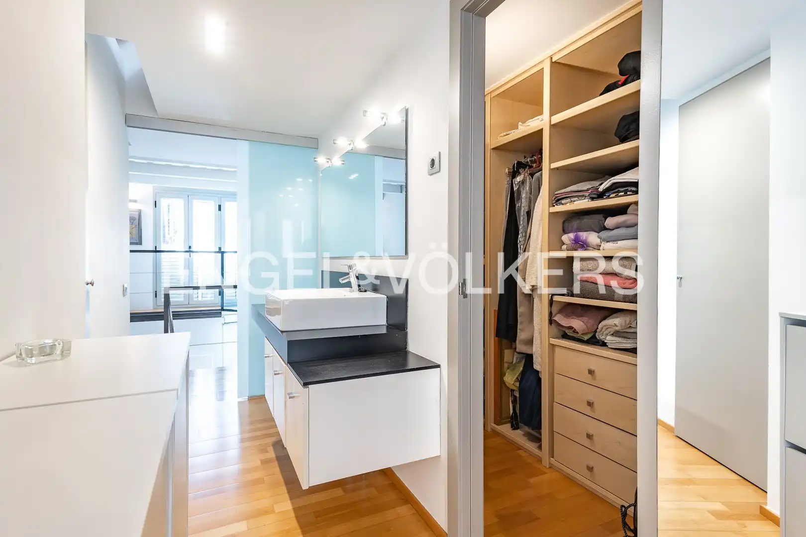 Habitación de Casa adosada en venta en Barcelona con Aire acondicionado, Calefacción y Parquet