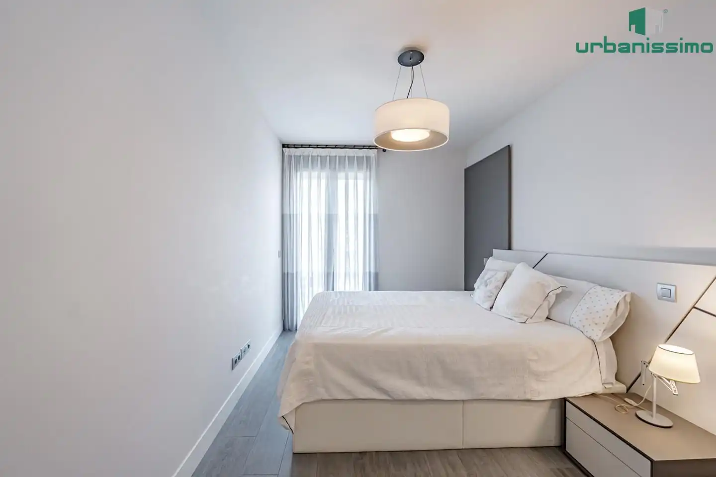 Bedroom of Flat for sale in Madrid  with Air Conditioner, Terrace and Storage room