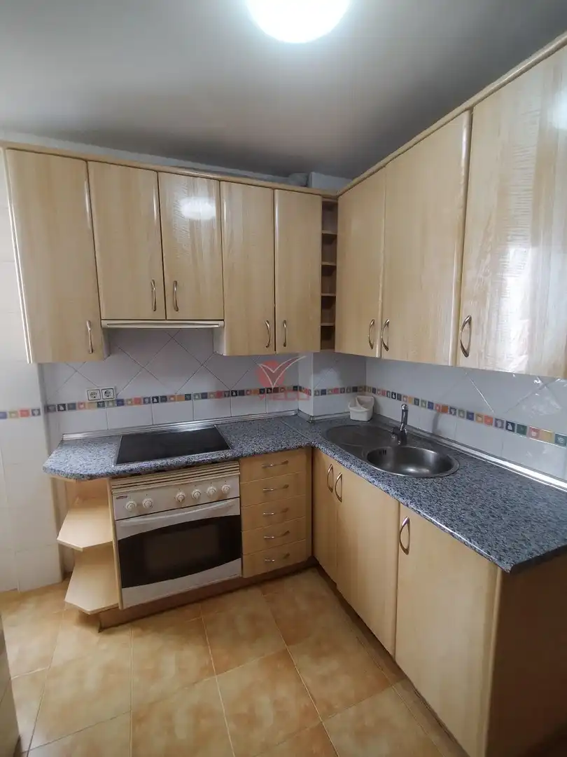 Cocina de Piso de alquiler en Cuenca con Calefacción, Terraza y Amueblado