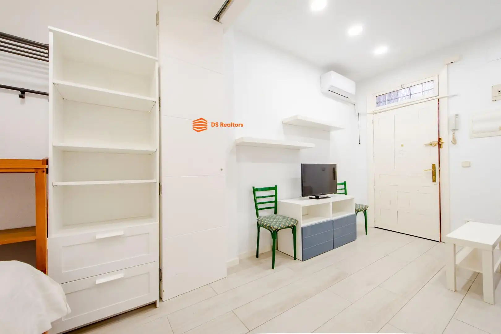 Bedroom of Flat for sale in Madrid  with Heating and Furnished