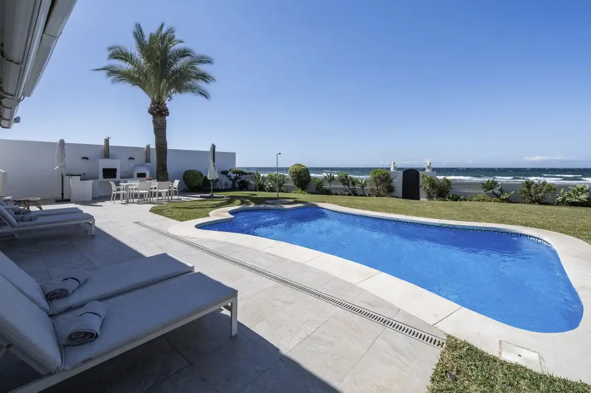 Piscina de Casa o chalet en venta en Marbella con Aire acondicionado, Jardín privado y Terraza