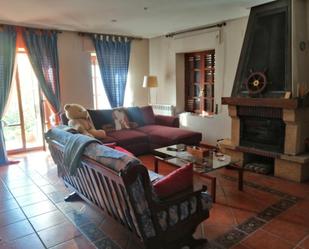 Sala d'estar de Casa adosada en venda en Liendo amb Balcó
