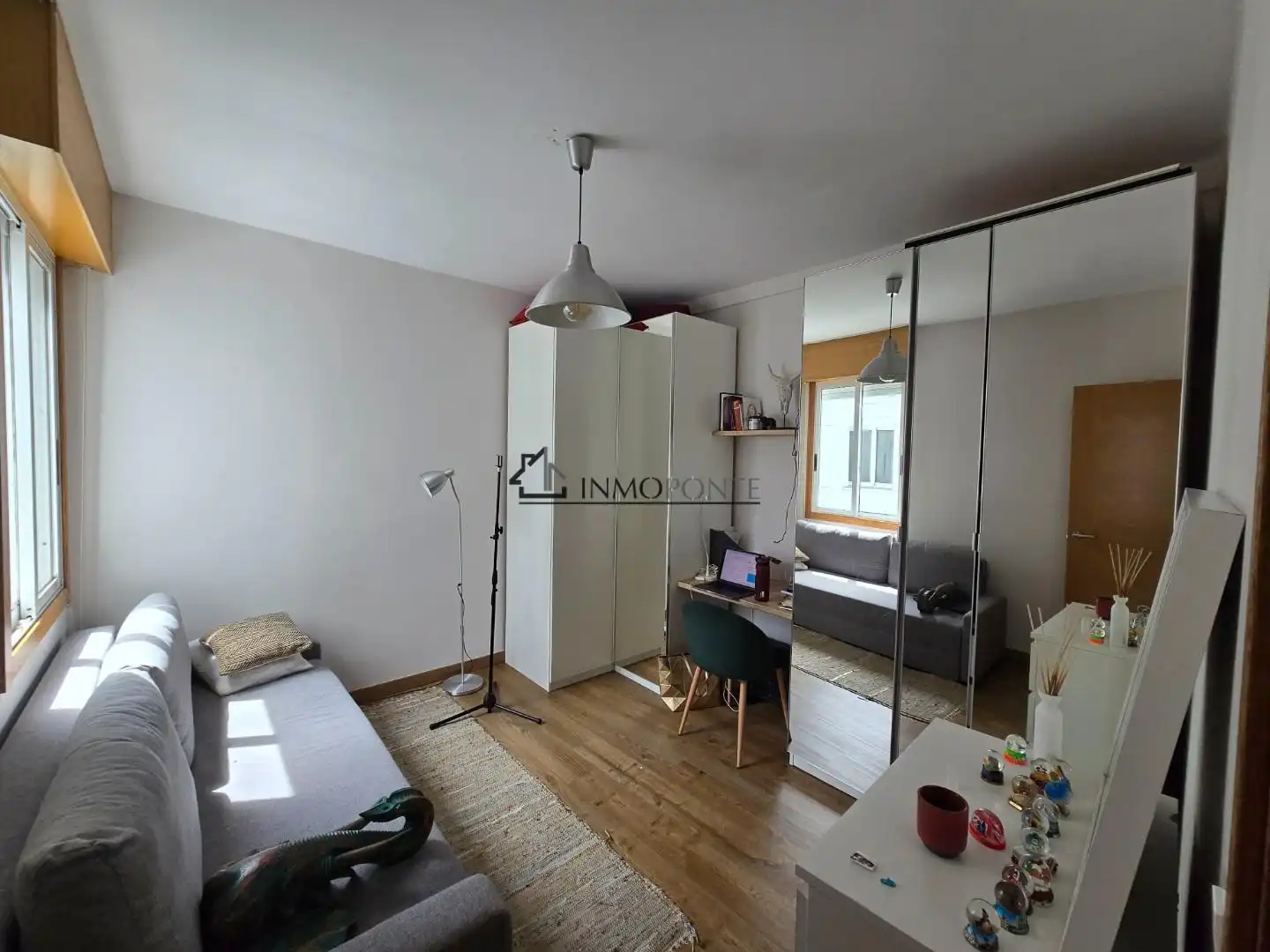 Bedroom of Flat for rent in Pontevedra Capital   with Heating, Terrace and Oven