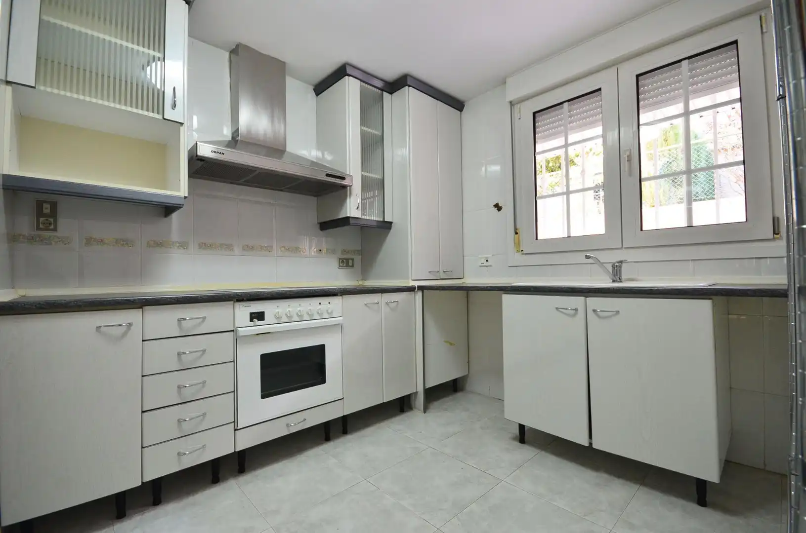 Kitchen of Detached homes for sale in Zaragoza