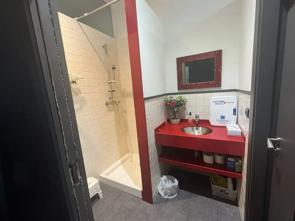 Badezimmer von Geschaftsraum zur Miete in Este