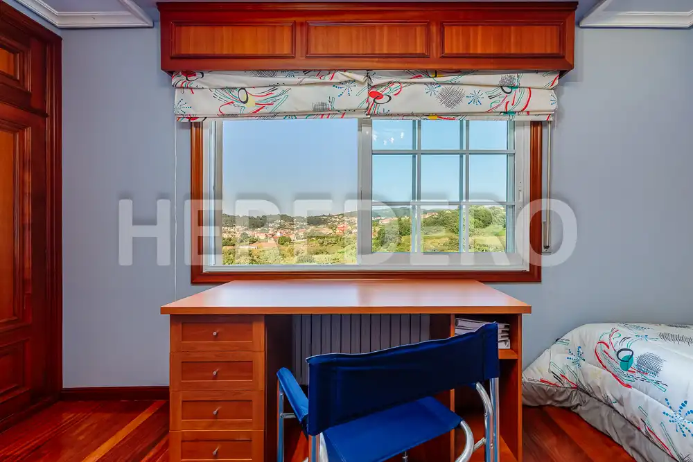 Habitación de Casa o chalet en venta en Vigo  con Calefacción, Jardín privado y Terraza