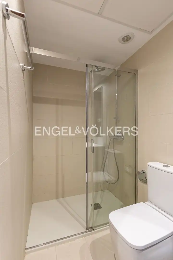 Bathroom of Flat for rent in Majadahonda  with Air Conditioner, Heating and Private garden