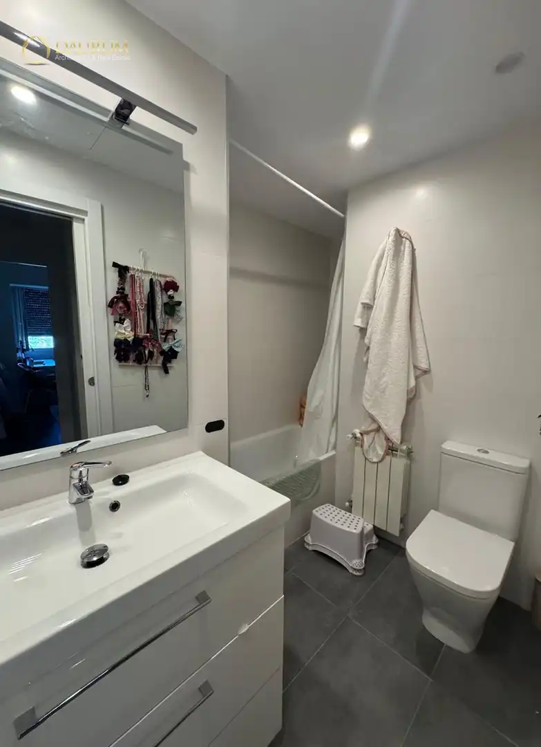 Baño de Casa adosada en venta en Pozuelo de Alarcón con Aire acondicionado, Calefacción y Jardín privado