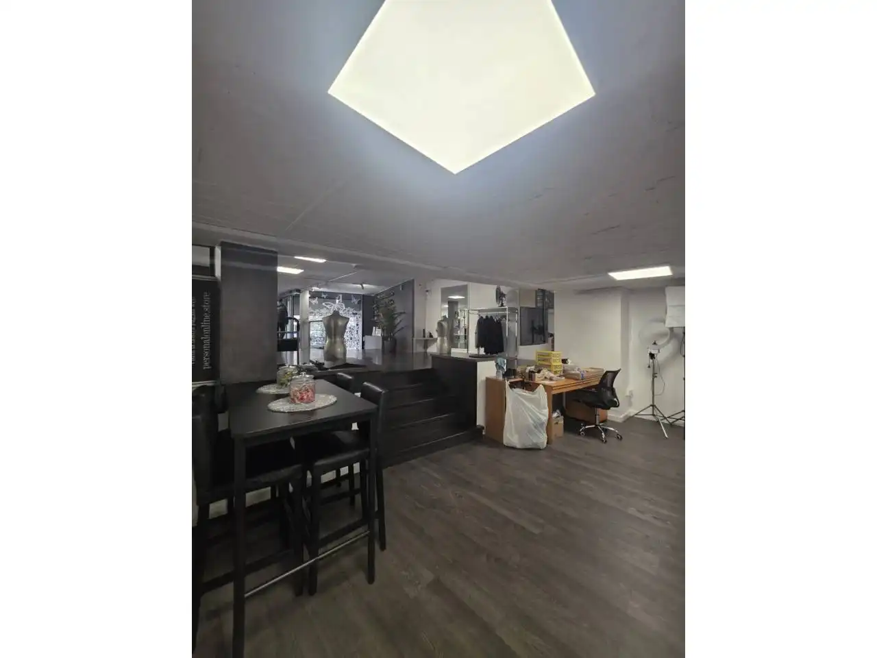 Commercial properties for rent in Manresa  with Air Conditioner and Alarm