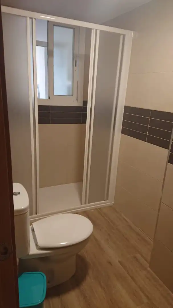 Badezimmer von Wohnung zur Miete in Jaén mit Klimaanlage, Heizung und Möbliert
