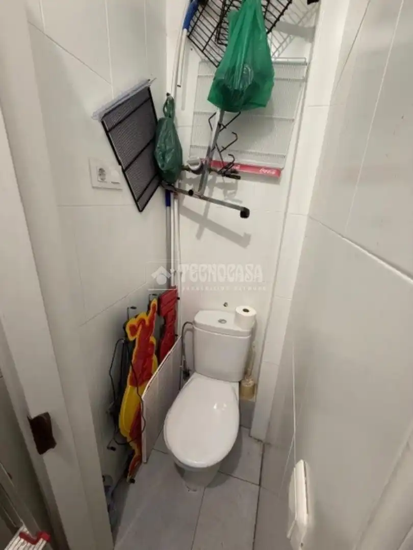 Bathroom of Commercial properties for sale in Madrid