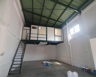 Industrial buildings to rent in  Miguel Hue, Puertas del sur - Guadabajaque