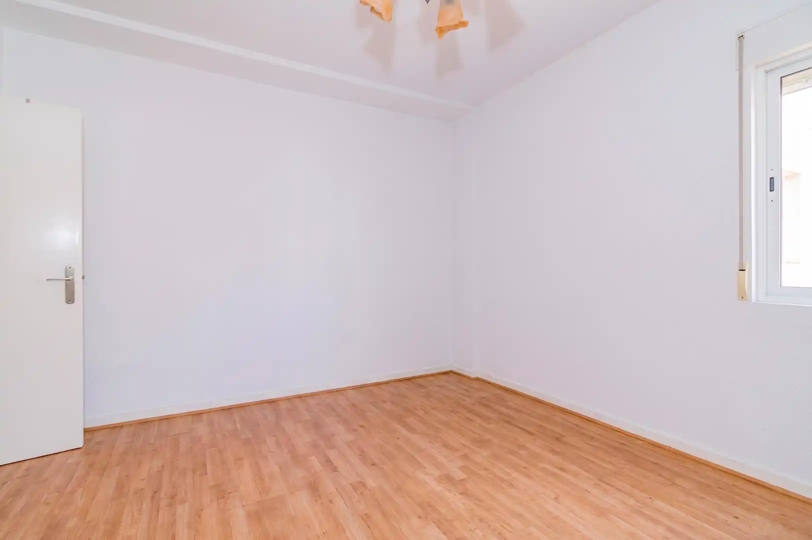 Piso en venta en Granada con Calefacción, Trastero y Balcón