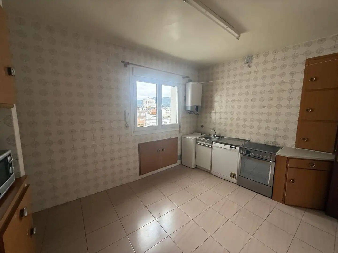 Kitchen of Flat for sale in Oviedo   with Heating, Parquet flooring and Terrace