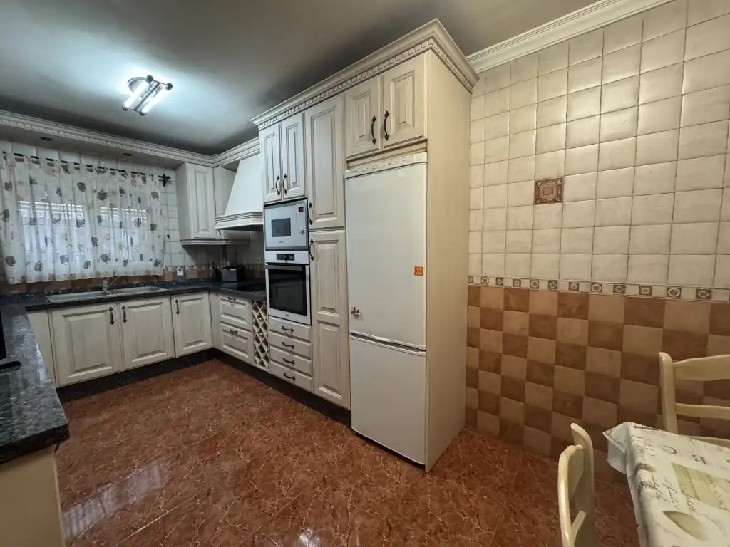 Cuina de Casa o xalet en venda en Estepona amb Forn i Rentadora