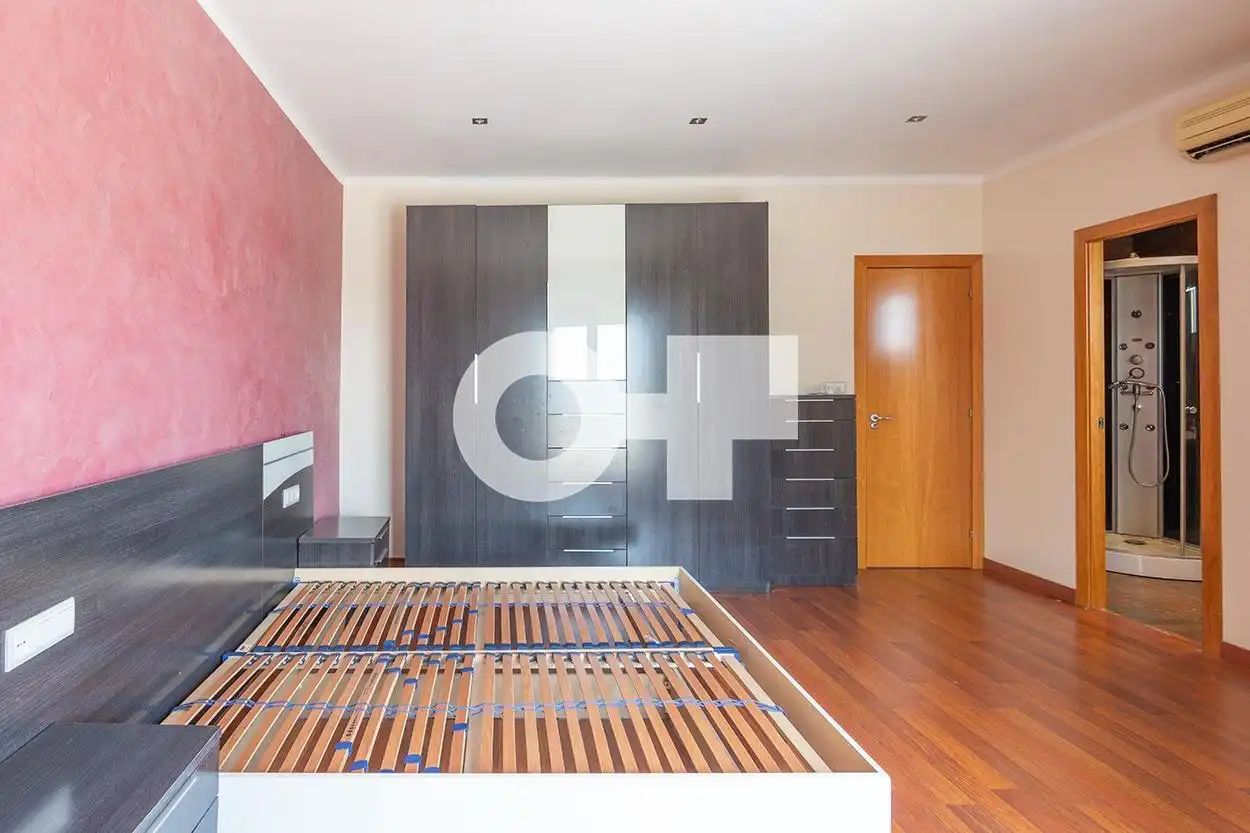 Habitación de Ático en venta en Castelldefels con Calefacción, Parquet y Terraza