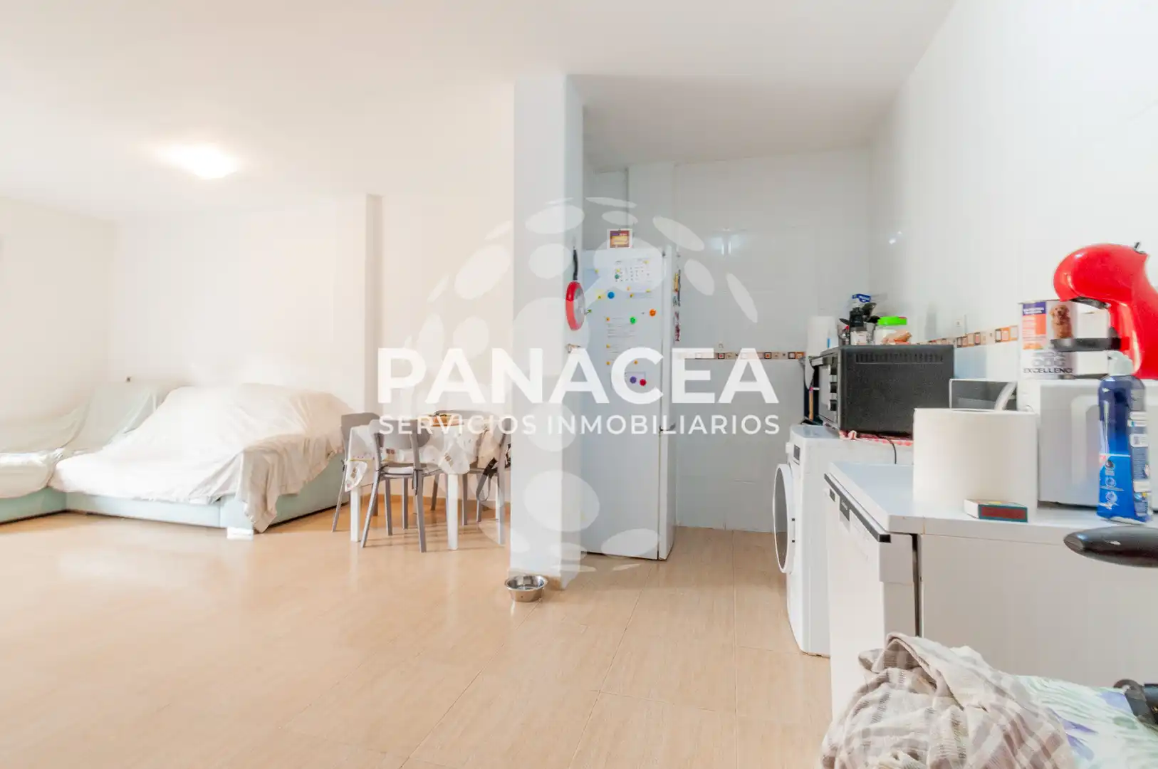 Piso en venta en El Ejido con Amueblado, TV y Balcón