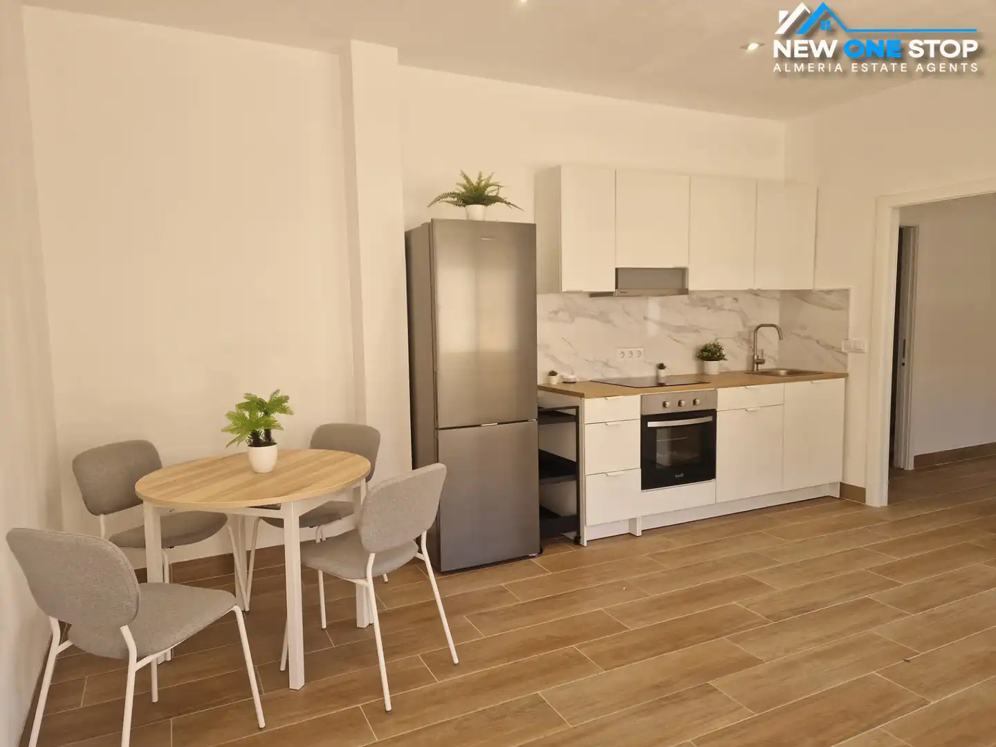 Cocina de Piso en venta en Mojácar con Horno, Lavadora y Microondas
