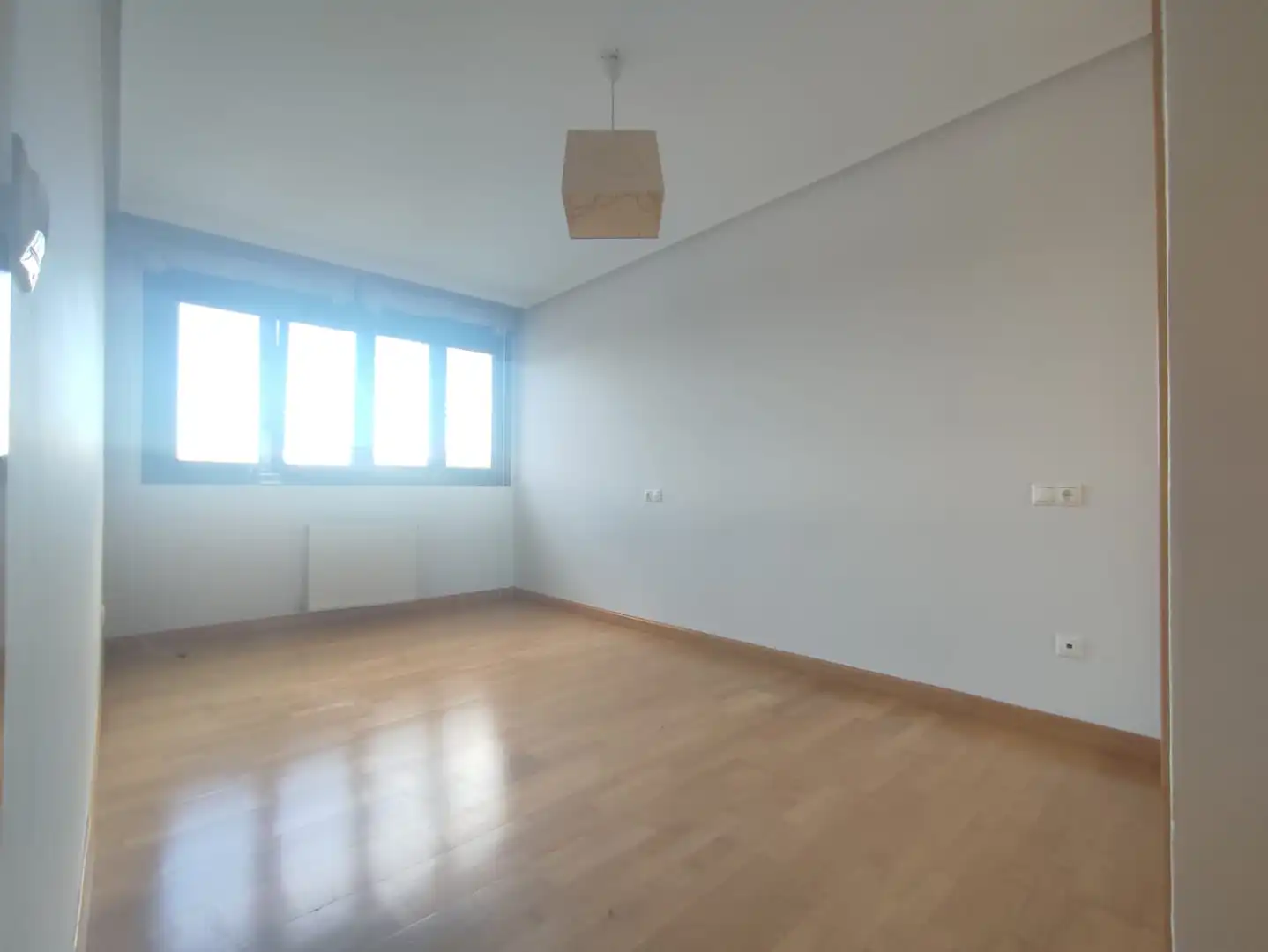 Habitación de Piso de alquiler en Gijón  con Calefacción, Parquet y Trastero