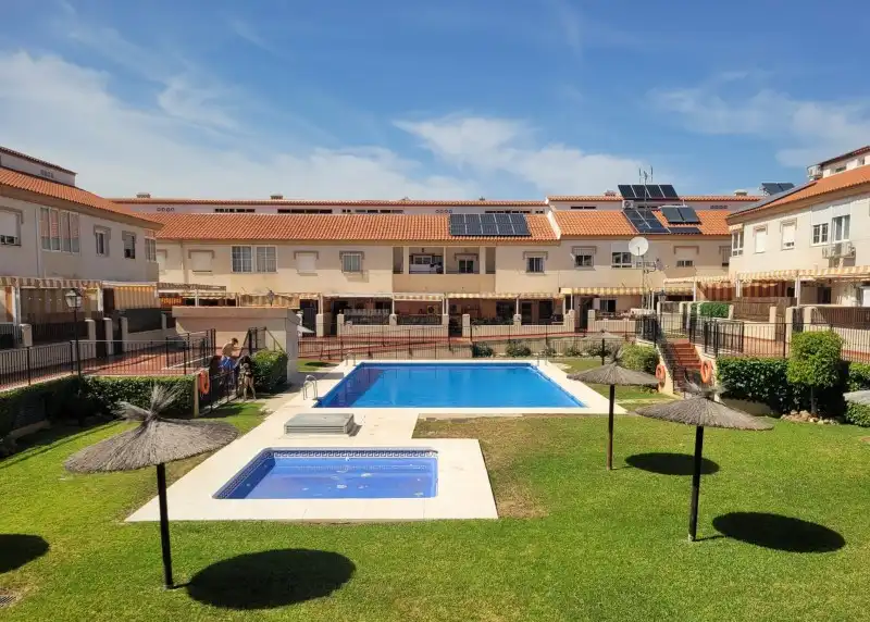 Casa adosada en venda a Calle Mar del Norte, 77, Jardines de Alhaurín - Huerta Alta - Fuensanguínea