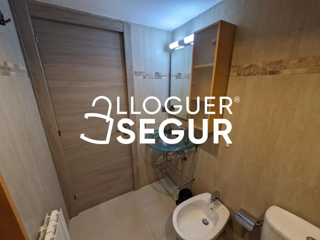 Badezimmer von Wohnung zur Miete in Montgat mit Klimaanlage, Heizung und Terrasse