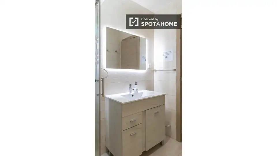 Baño de Piso para compartir en Madrid con Aire acondicionado, Calefacción y Terraza