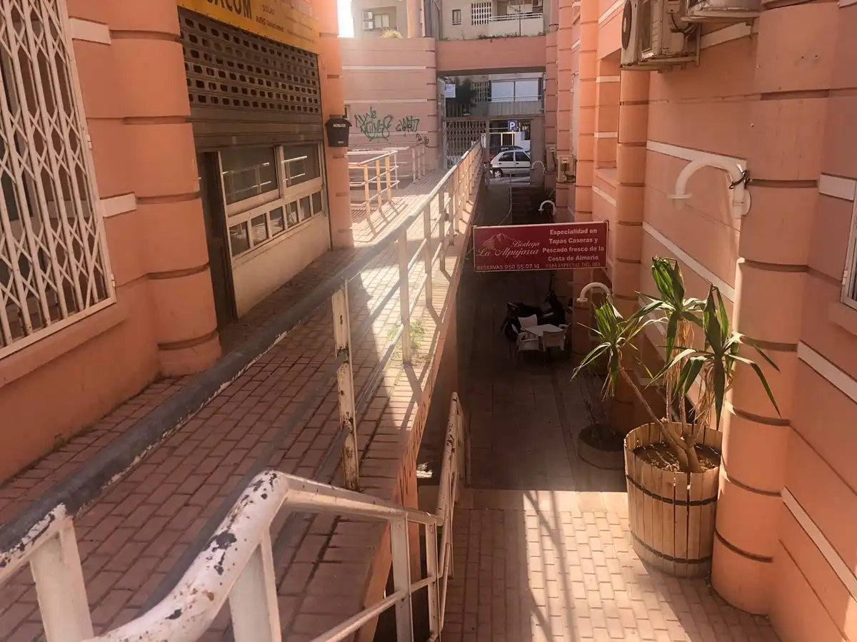 Local comercial en venta en Paseo de los Sauces, imagen 5