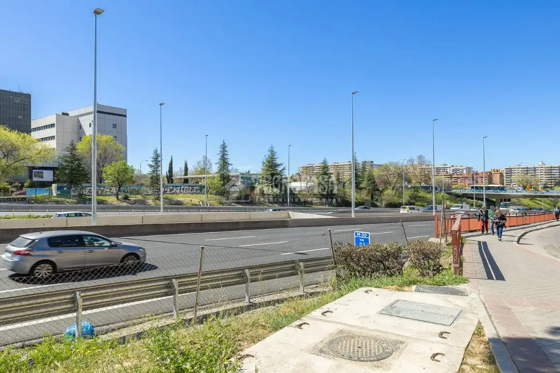 Vista exterior de Piso en venta en Madrid con Calefacción