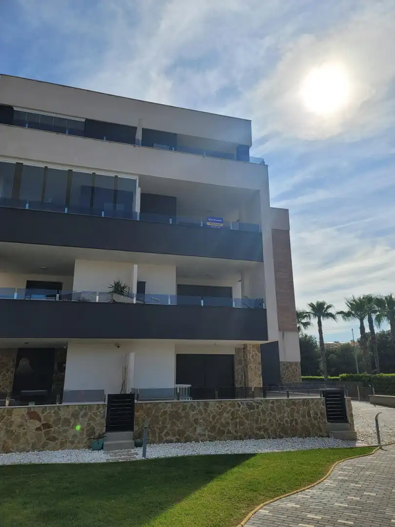Vista exterior de Apartament en venda en Orihuela amb Aire condicionat, Jardí privat i Terrassa