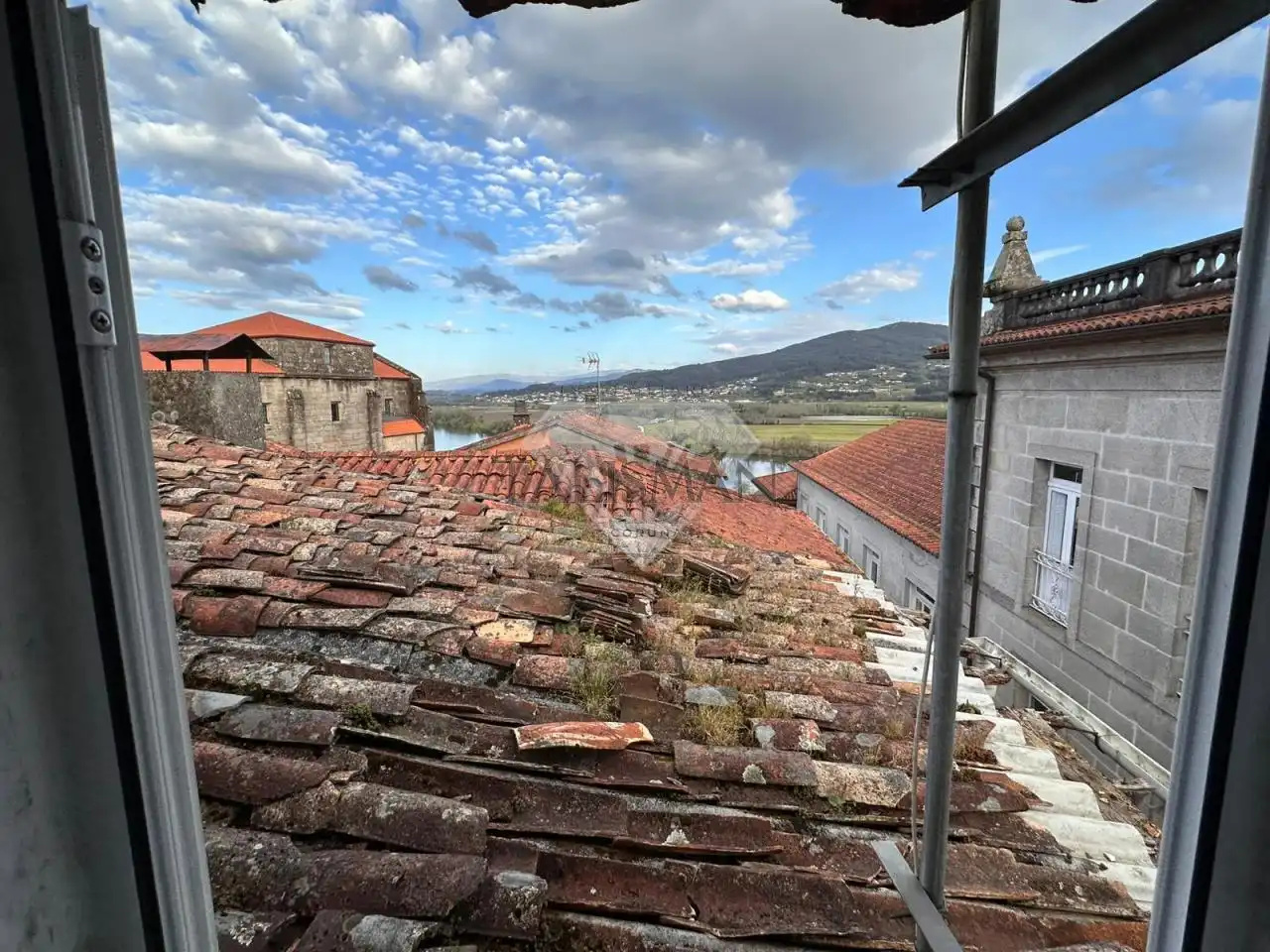 Außenansicht von Maisonette zum Verkauf in Tui mit Balkon