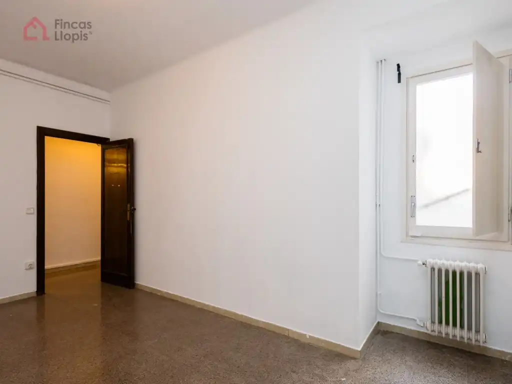 Habitación de Piso en venta en Barcelona con Balcón