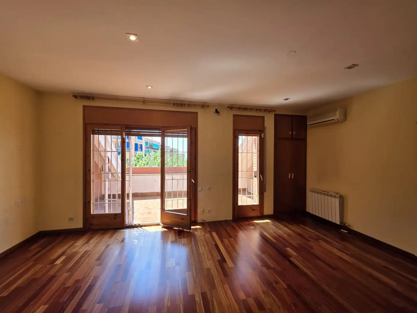 Sala d'estar de Casa adosada en venda en Premià de Mar amb Aire condicionat, Calefacció i Jardí privat