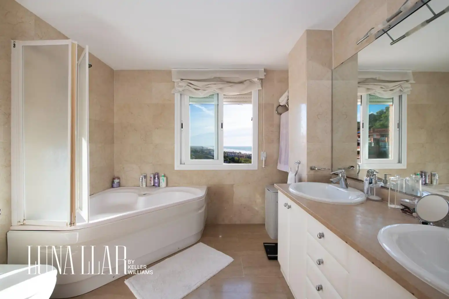 Bathroom of Attic for sale in Sitges  with Air Conditioner and Terrace