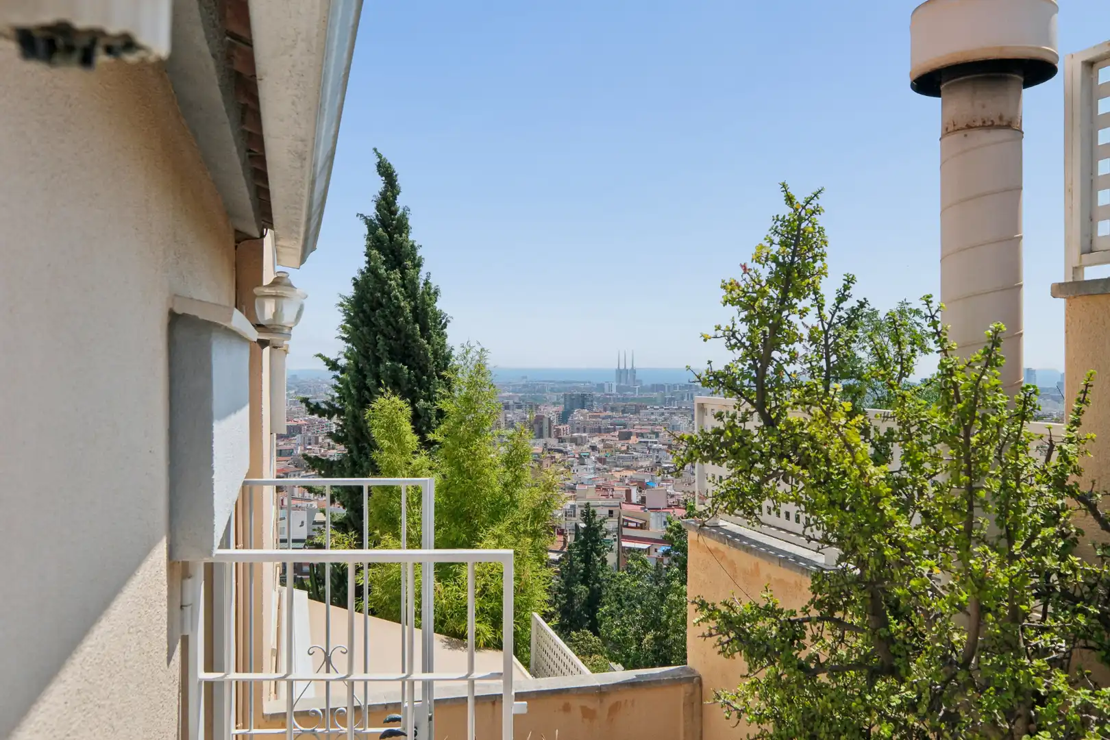 Vista exterior de Casa o xalet en venda en Barcelona amb Aire condicionat, Calefacció i Terrassa