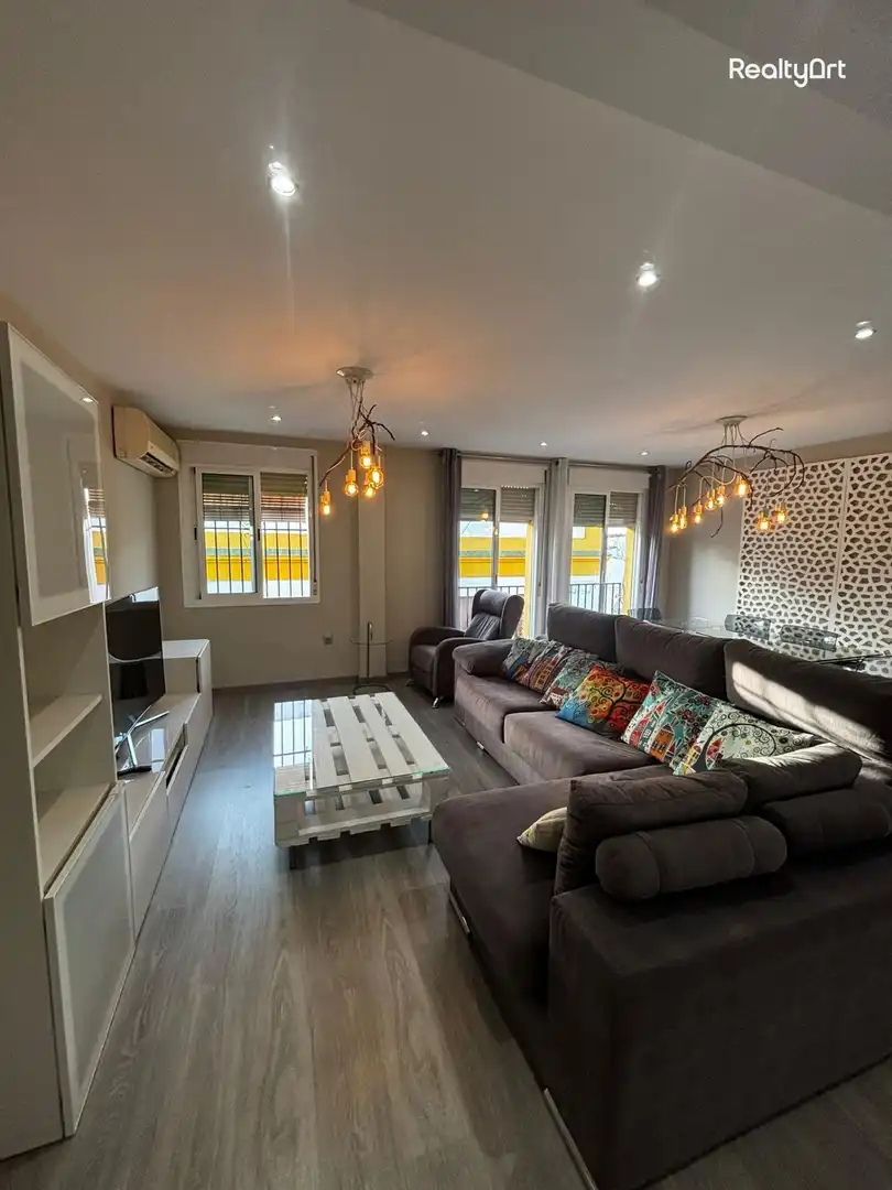 Living room of Flat for sale in Sevilla  with Air Conditioner, Heating and Terrace
