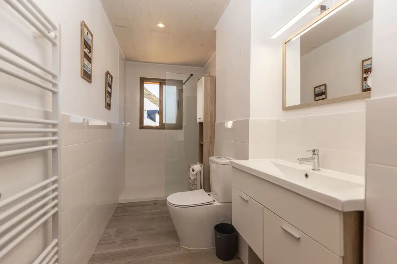 Bany de Apartament en venda en Vielha e Mijaran amb Calefacció, Parquet i Traster