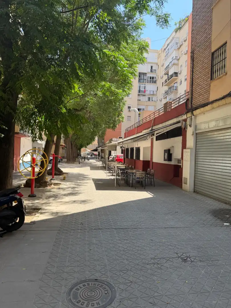 Vista exterior de Local en venda en Sevilla